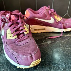 Nike Air Max US size 9 plumb color